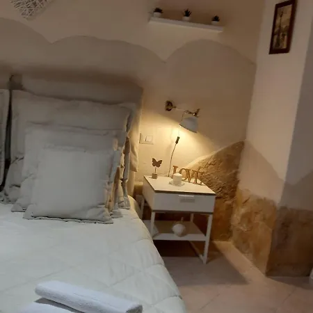 Nicole House Bed & Breakfast *